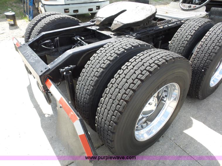 image for item L2884 2010 Peterbilt 387 semi truck