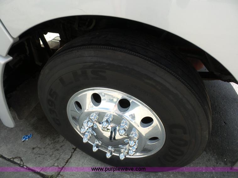 image for item L2884 2010 Peterbilt 387 semi truck