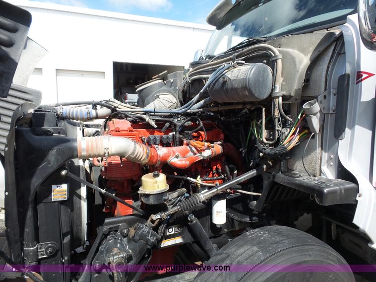 image for item L2884 2010 Peterbilt 387 semi truck