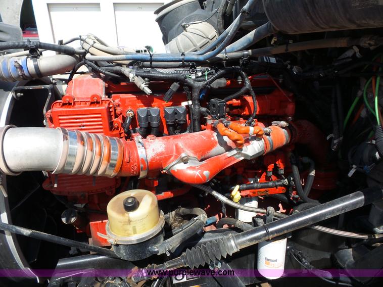 image for item L2884 2010 Peterbilt 387 semi truck