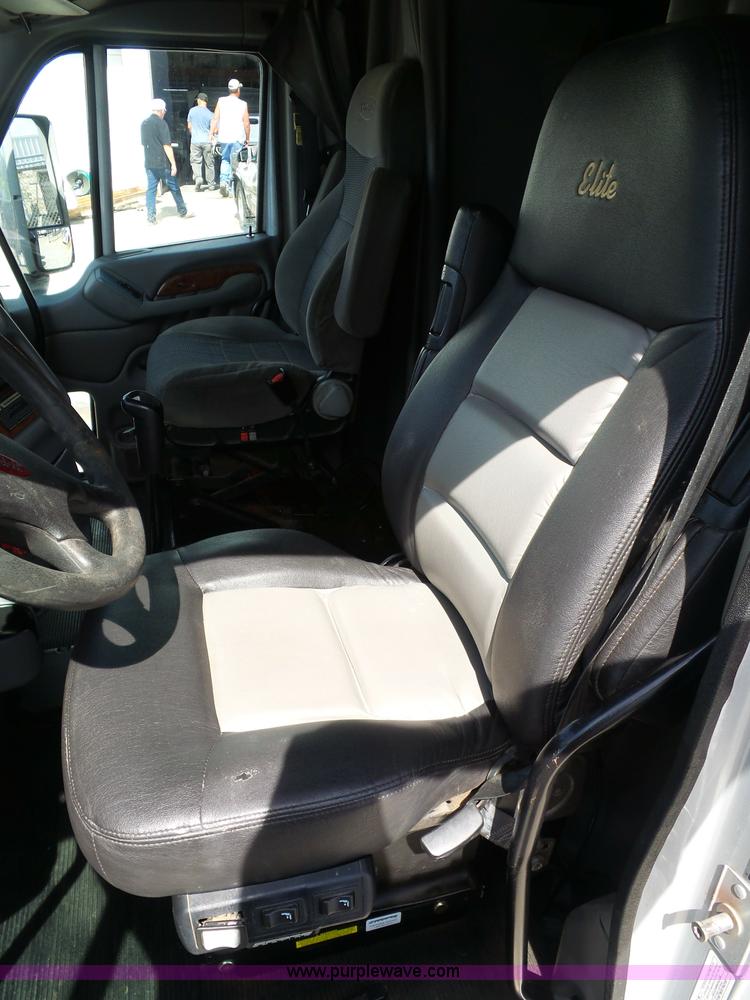 image for item L2884 2010 Peterbilt 387 semi truck