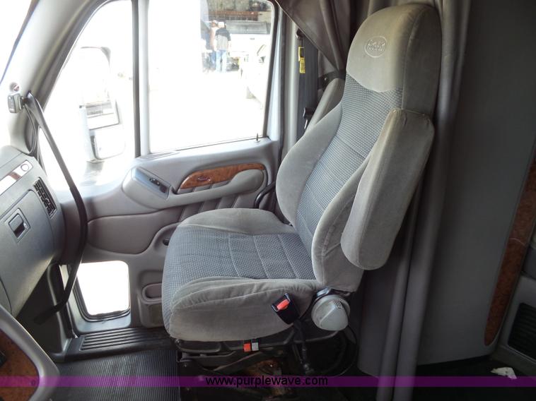 image for item L2884 2010 Peterbilt 387 semi truck