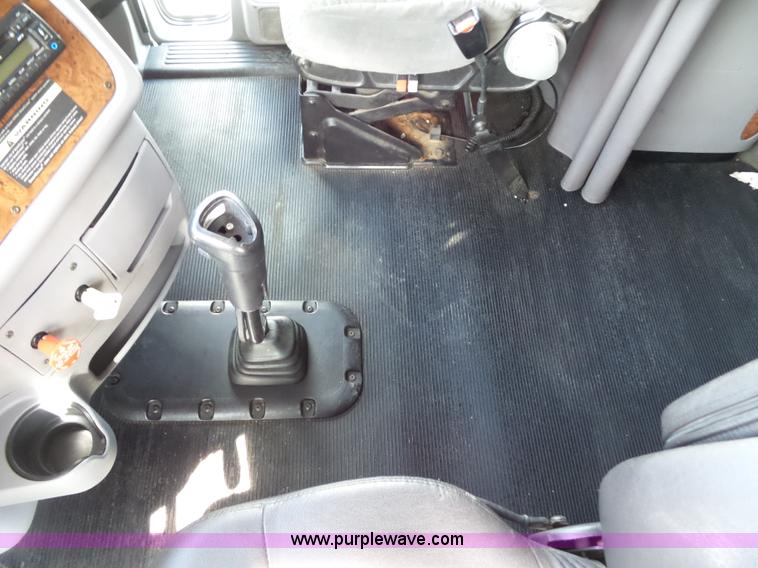 image for item L2884 2010 Peterbilt 387 semi truck