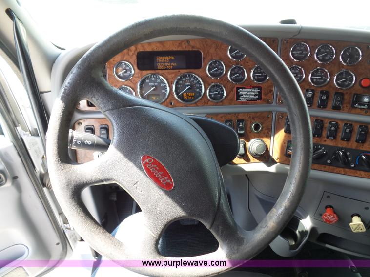image for item L2884 2010 Peterbilt 387 semi truck
