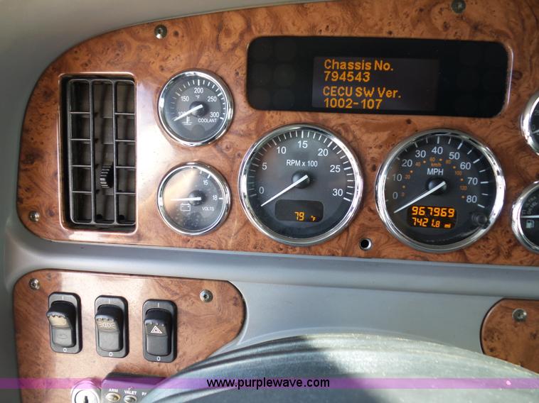 image for item L2884 2010 Peterbilt 387 semi truck