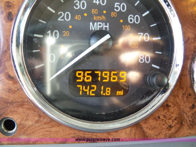 image for item L2884 2010 Peterbilt 387 semi truck