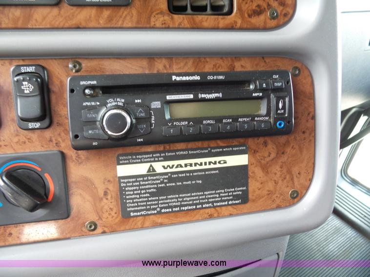 image for item L2884 2010 Peterbilt 387 semi truck