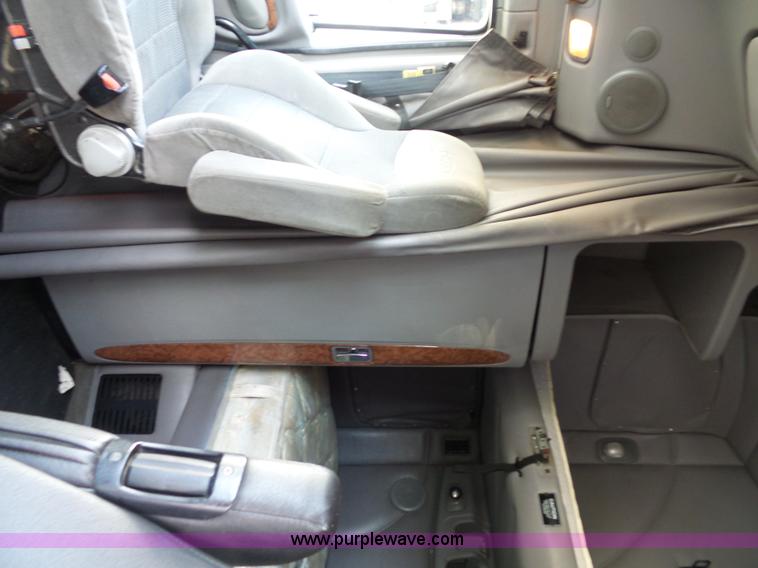 image for item L2884 2010 Peterbilt 387 semi truck