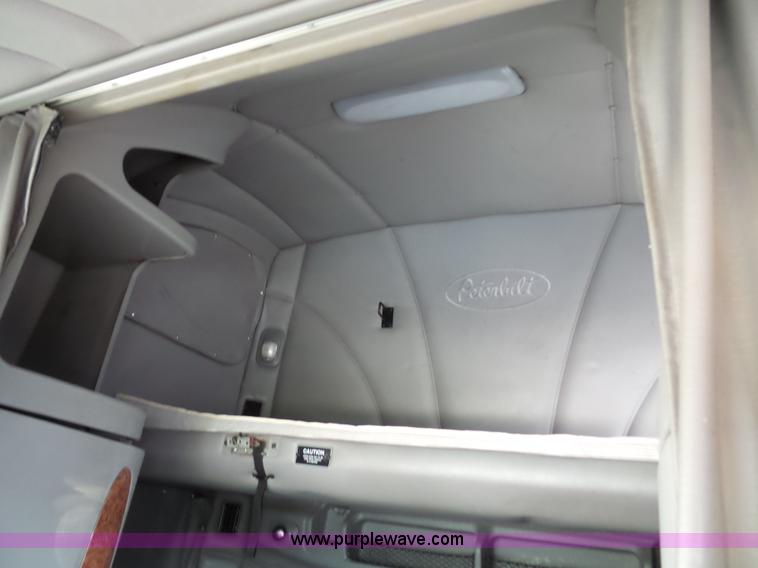 image for item L2884 2010 Peterbilt 387 semi truck