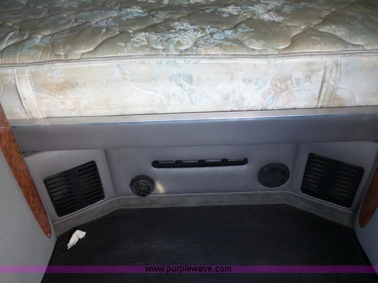 image for item L2884 2010 Peterbilt 387 semi truck