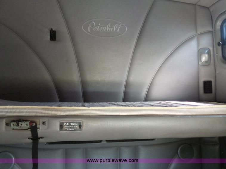 image for item L2884 2010 Peterbilt 387 semi truck