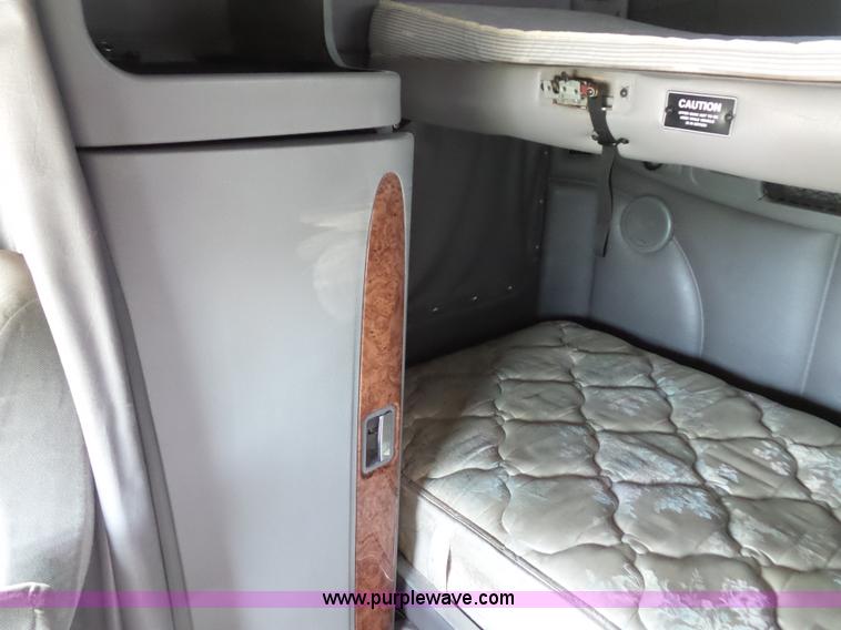 image for item L2884 2010 Peterbilt 387 semi truck