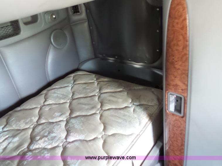 image for item L2884 2010 Peterbilt 387 semi truck