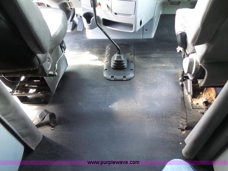 image for item L2884 2010 Peterbilt 387 semi truck