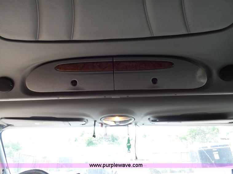 image for item L2884 2010 Peterbilt 387 semi truck