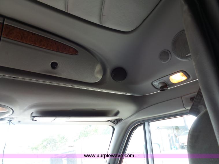 image for item L2884 2010 Peterbilt 387 semi truck