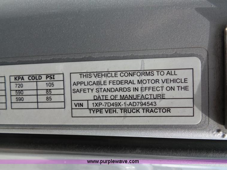 image for item L2884 2010 Peterbilt 387 semi truck