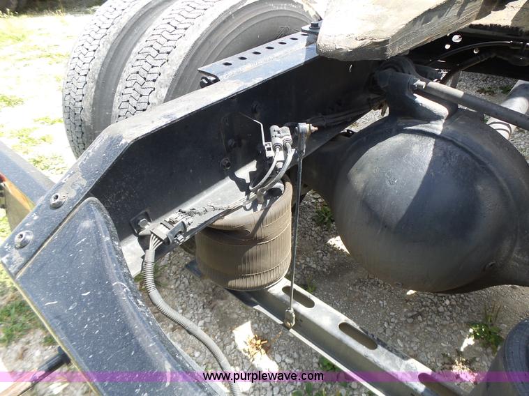 image for item L6161 2006 Volvo VNL semi truck