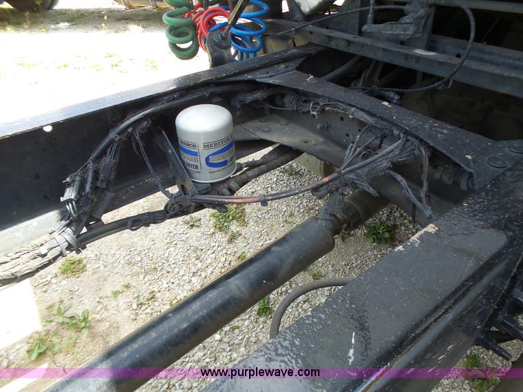 image for item L6161 2006 Volvo VNL semi truck