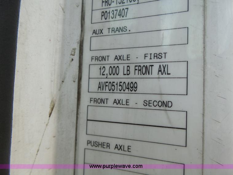 image for item L6161 2006 Volvo VNL semi truck