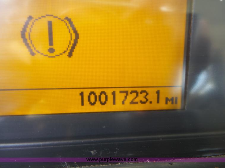 image for item L6161 2006 Volvo VNL semi truck