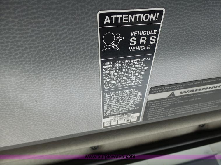 image for item L6161 2006 Volvo VNL semi truck