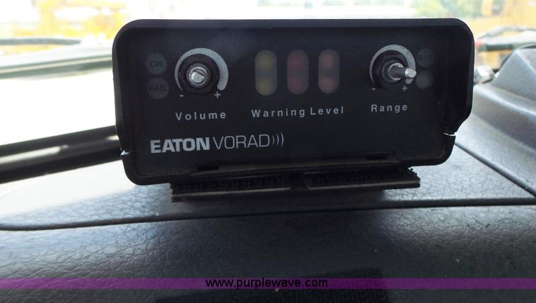 image for item L6161 2006 Volvo VNL semi truck