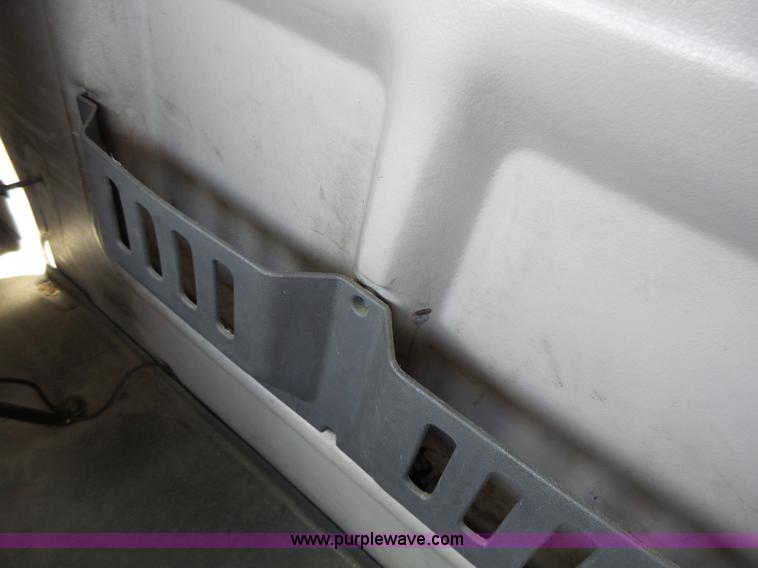 image for item L6161 2006 Volvo VNL semi truck