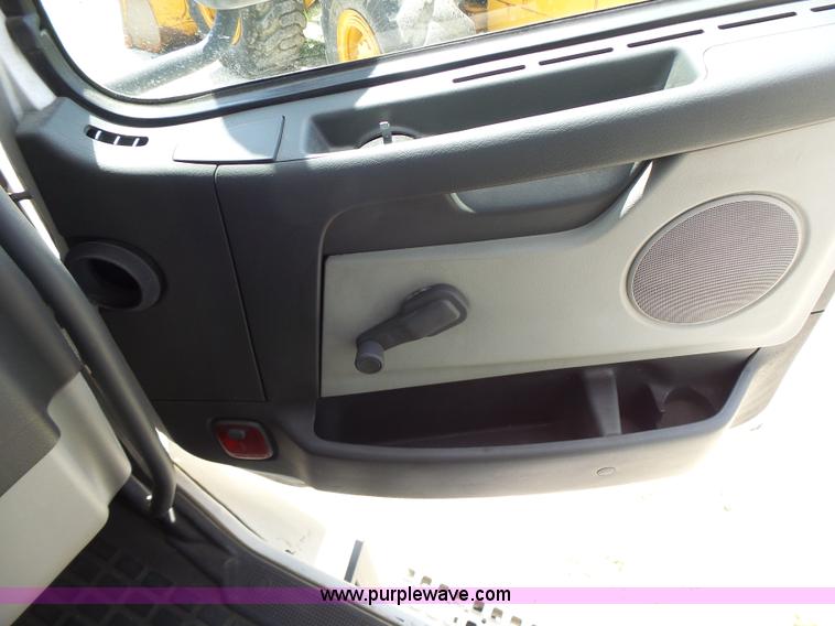 image for item L6161 2006 Volvo VNL semi truck