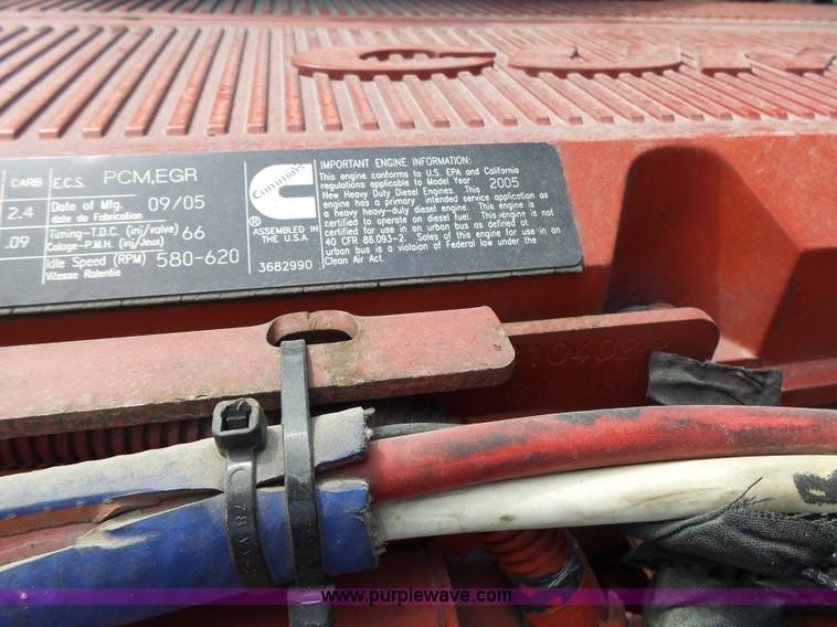 image for item L6161 2006 Volvo VNL semi truck