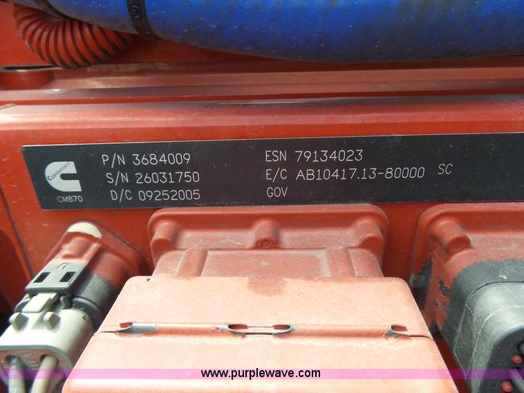 image for item L6161 2006 Volvo VNL semi truck