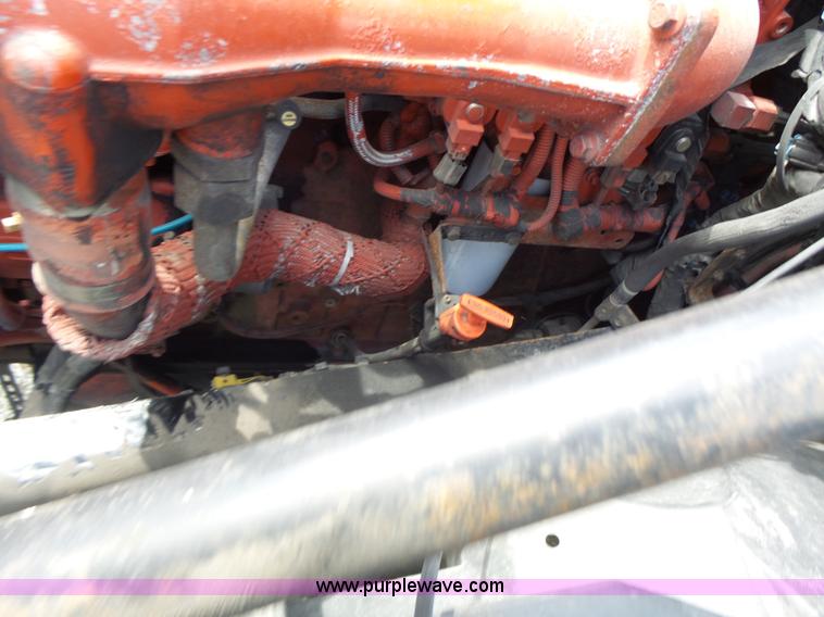 image for item L6161 2006 Volvo VNL semi truck