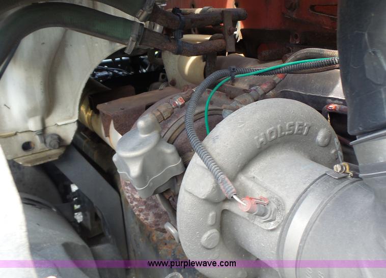 image for item L6161 2006 Volvo VNL semi truck