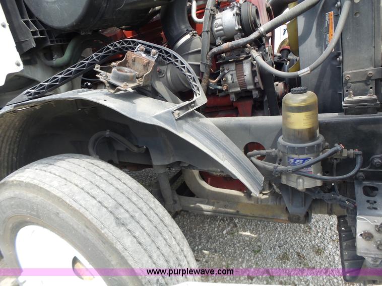 image for item L6161 2006 Volvo VNL semi truck