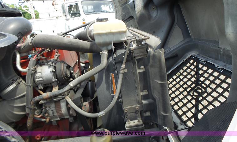 image for item L6161 2006 Volvo VNL semi truck