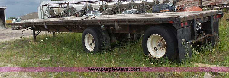 image for item L6172 1984 Dorsey flatbed trailer