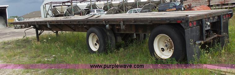 image for item L6172 1984 Dorsey flatbed trailer