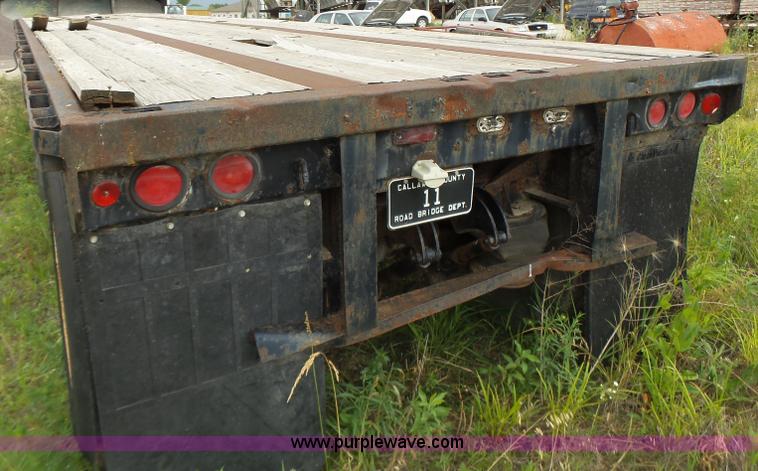 image for item L6172 1984 Dorsey flatbed trailer