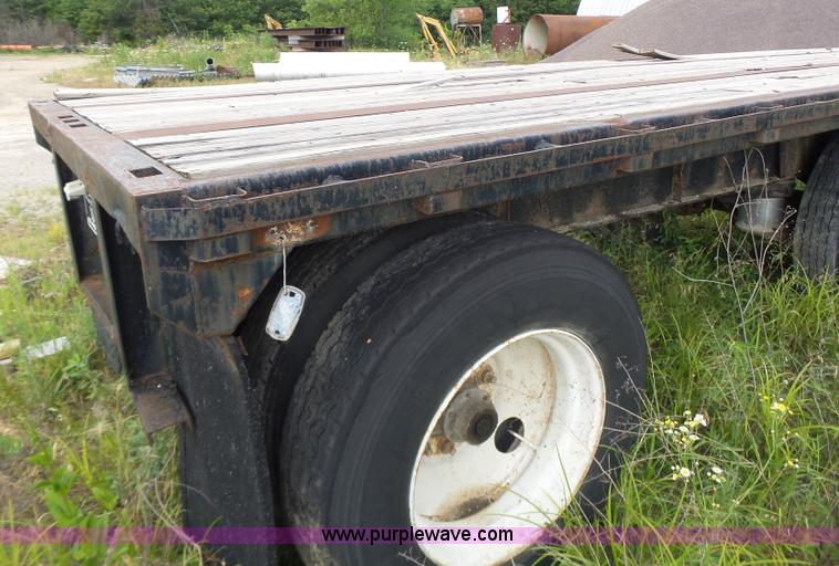 image for item L6172 1984 Dorsey flatbed trailer