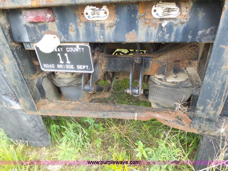 image for item L6172 1984 Dorsey flatbed trailer