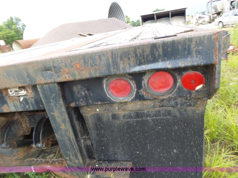 image for item L6172 1984 Dorsey flatbed trailer