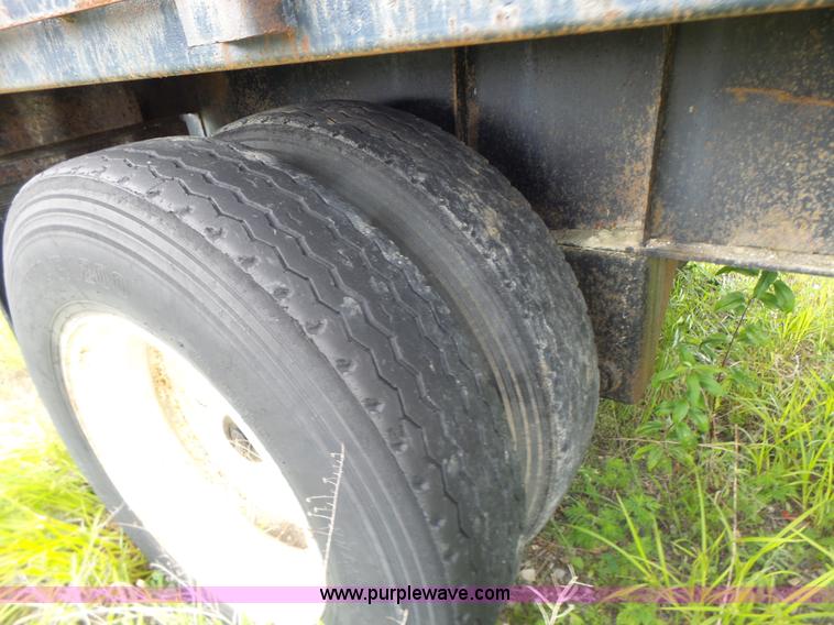 image for item L6172 1984 Dorsey flatbed trailer