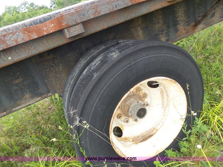 image for item L6172 1984 Dorsey flatbed trailer