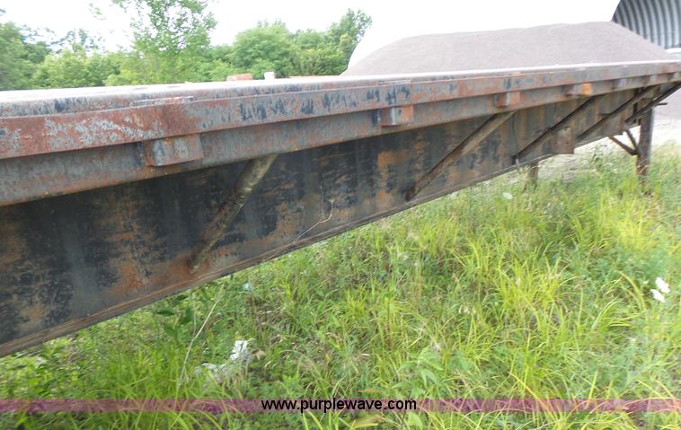 image for item L6172 1984 Dorsey flatbed trailer