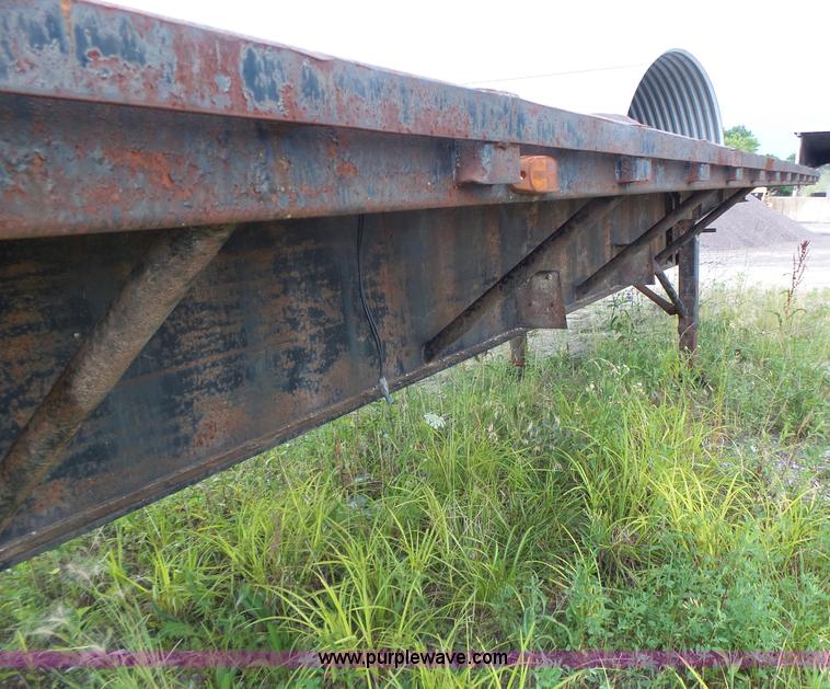 image for item L6172 1984 Dorsey flatbed trailer