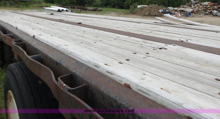 image for item L6172 1984 Dorsey flatbed trailer