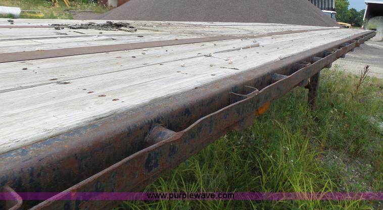 image for item L6172 1984 Dorsey flatbed trailer