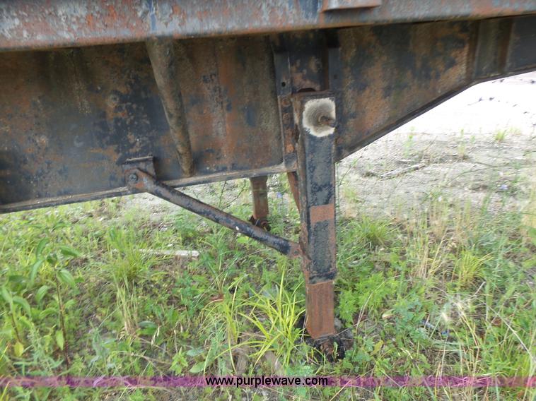 image for item L6172 1984 Dorsey flatbed trailer