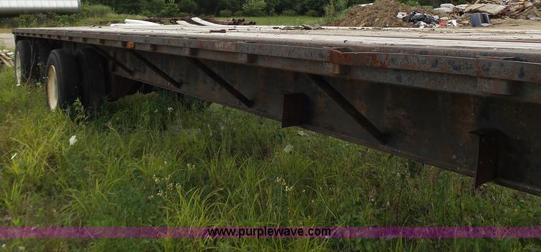image for item L6172 1984 Dorsey flatbed trailer