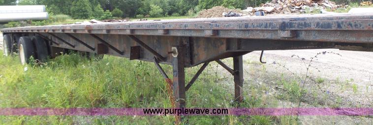 image for item L6172 1984 Dorsey flatbed trailer